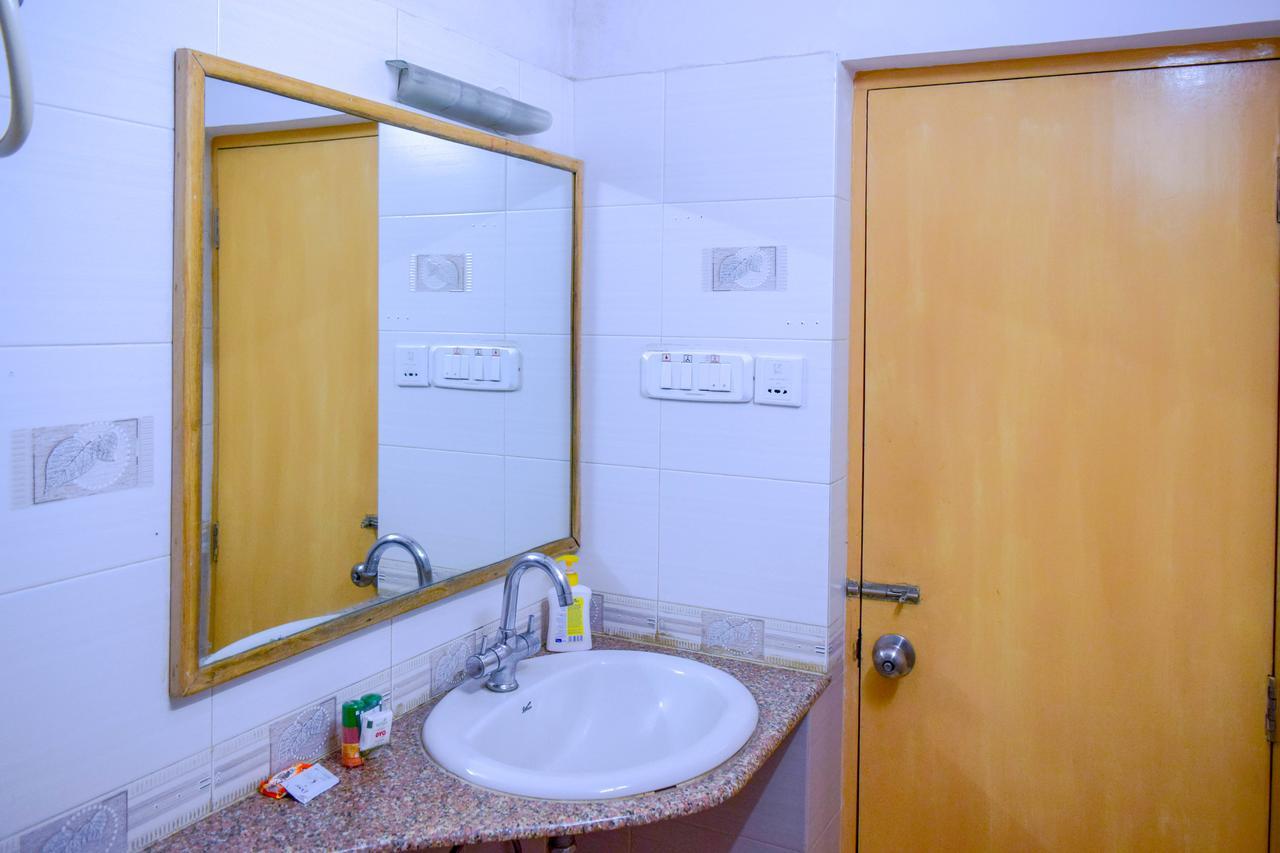 Oyo 5934 Lokaz Hotel Bangalore Luaran gambar