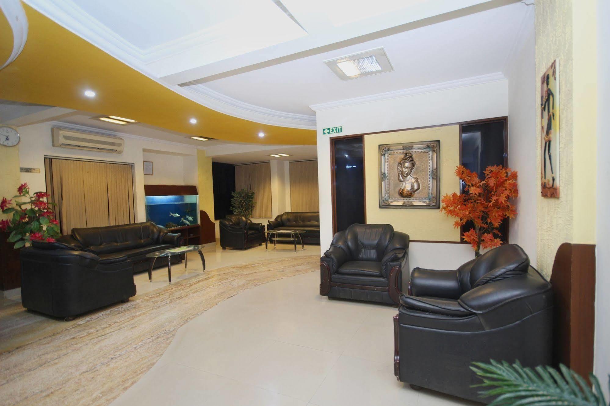 Oyo 5934 Lokaz Hotel Bangalore Luaran gambar