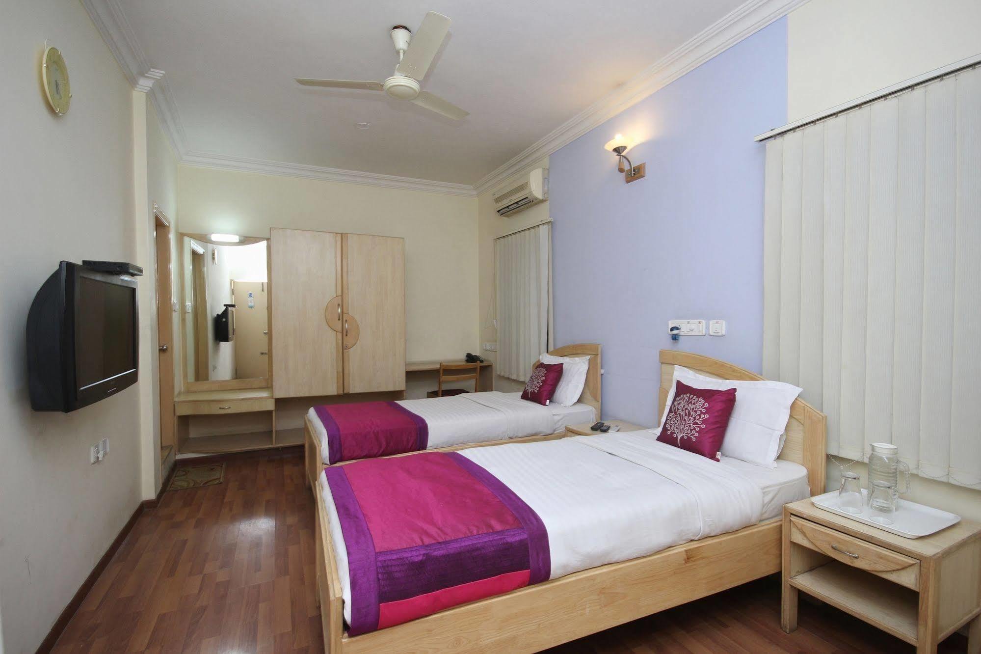 Oyo 5934 Lokaz Hotel Bangalore Luaran gambar