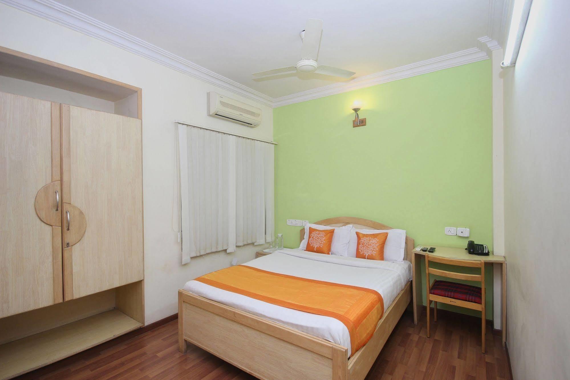 Oyo 5934 Lokaz Hotel Bangalore Luaran gambar