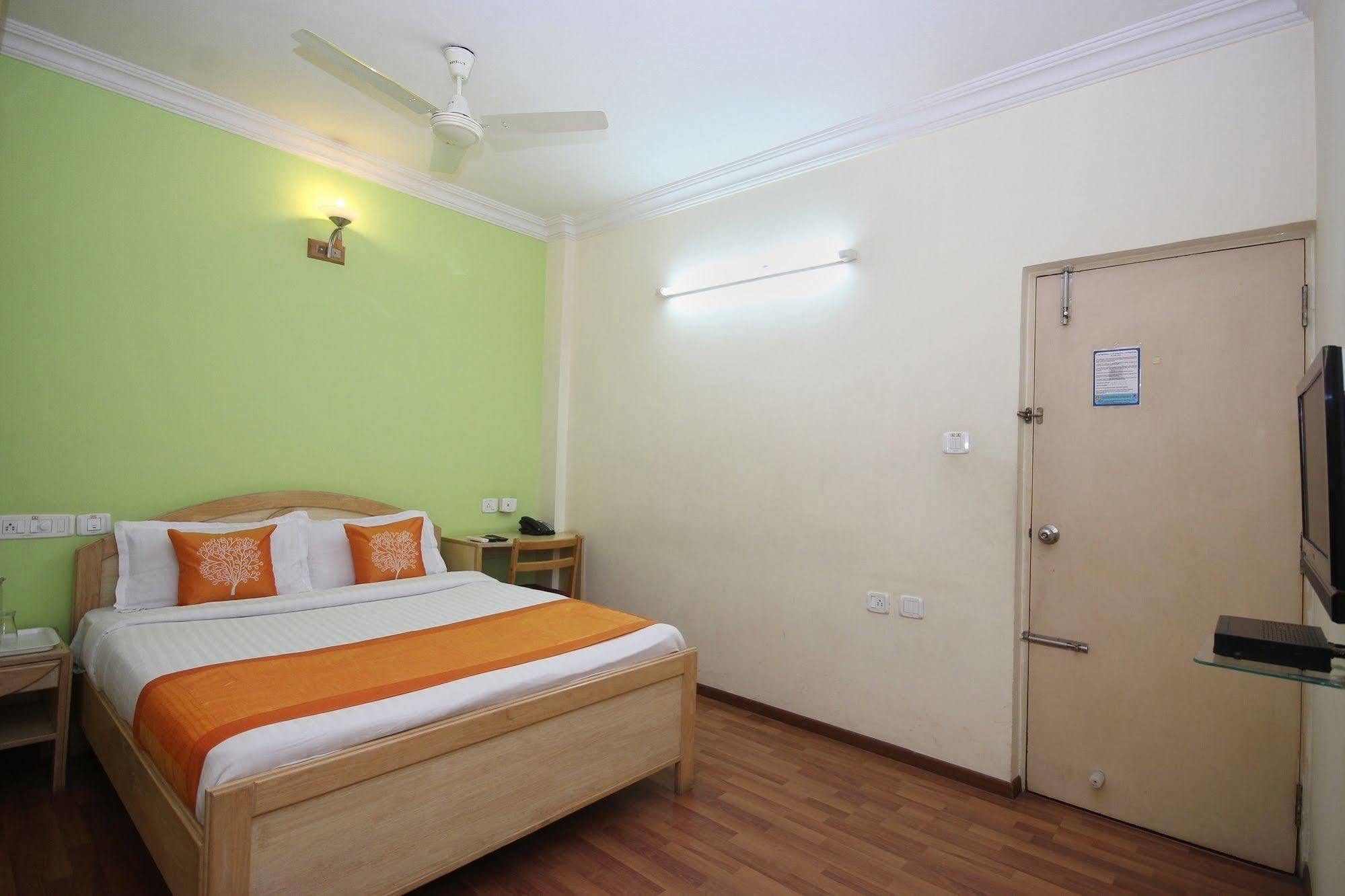 Oyo 5934 Lokaz Hotel Bangalore Luaran gambar