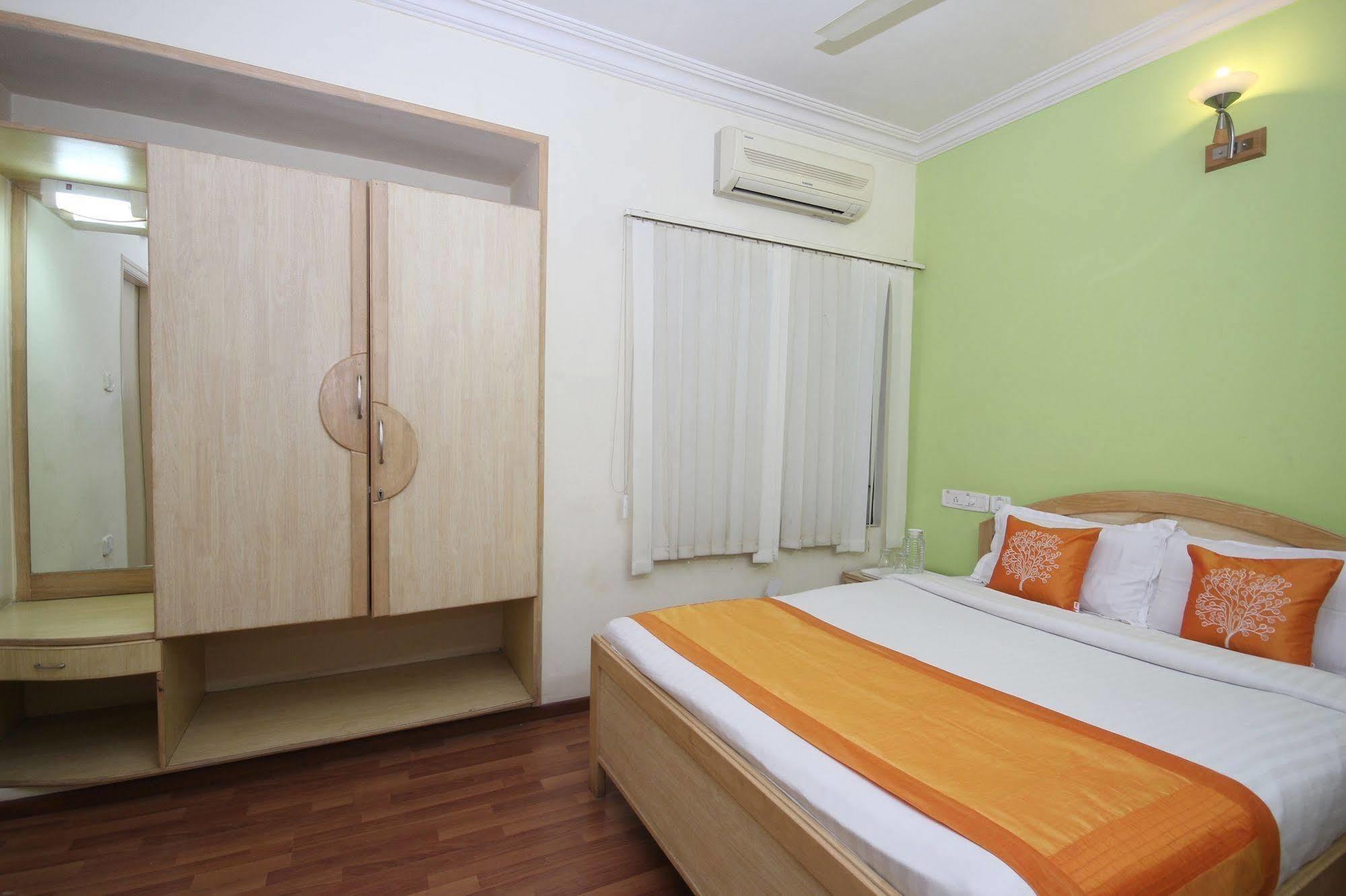 Oyo 5934 Lokaz Hotel Bangalore Luaran gambar